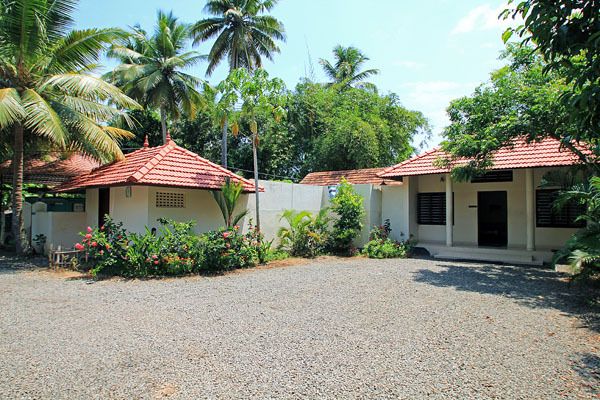 Illikkalam Lake Cottages
